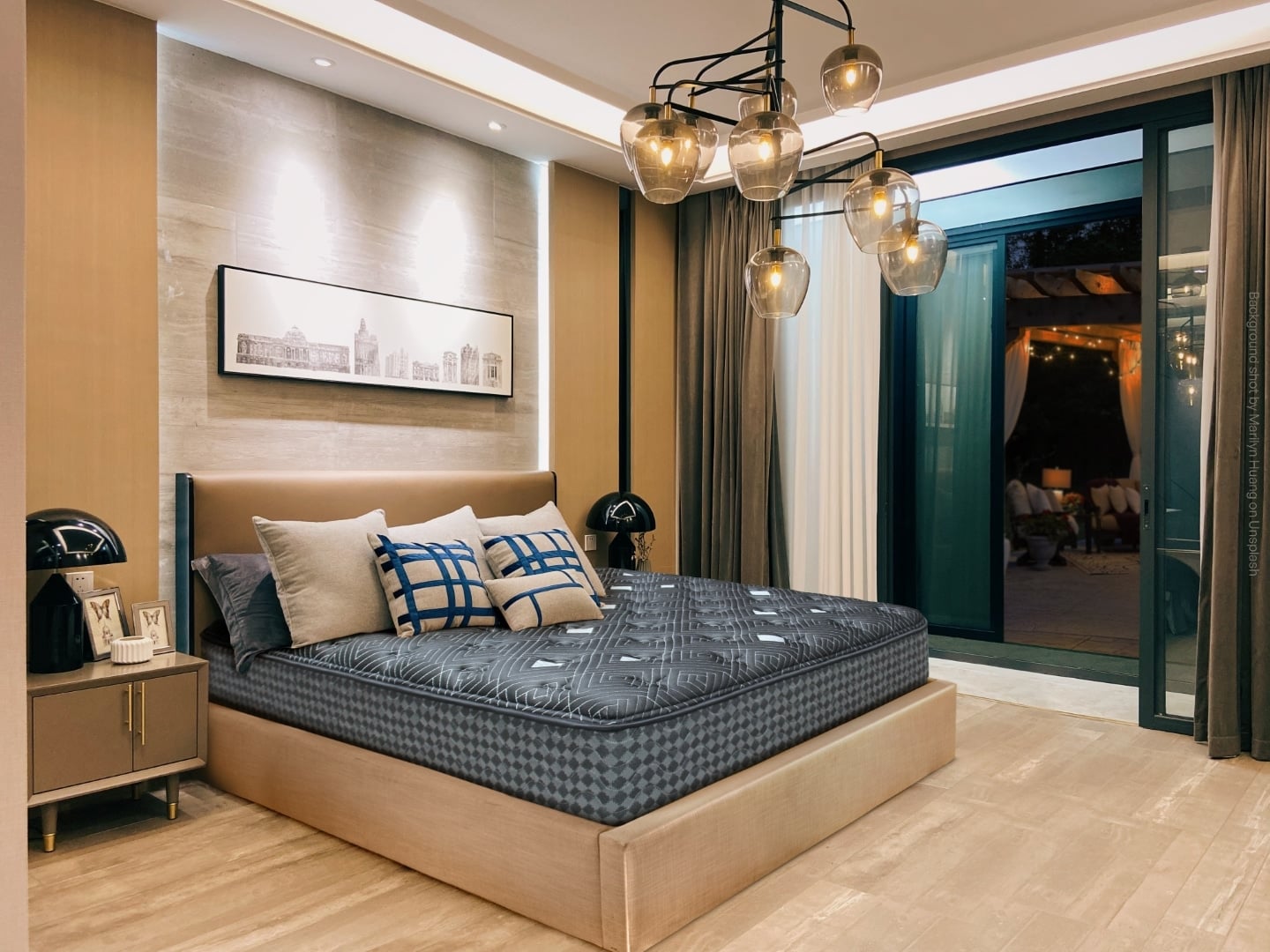 Edge B40 Plush Room Shot